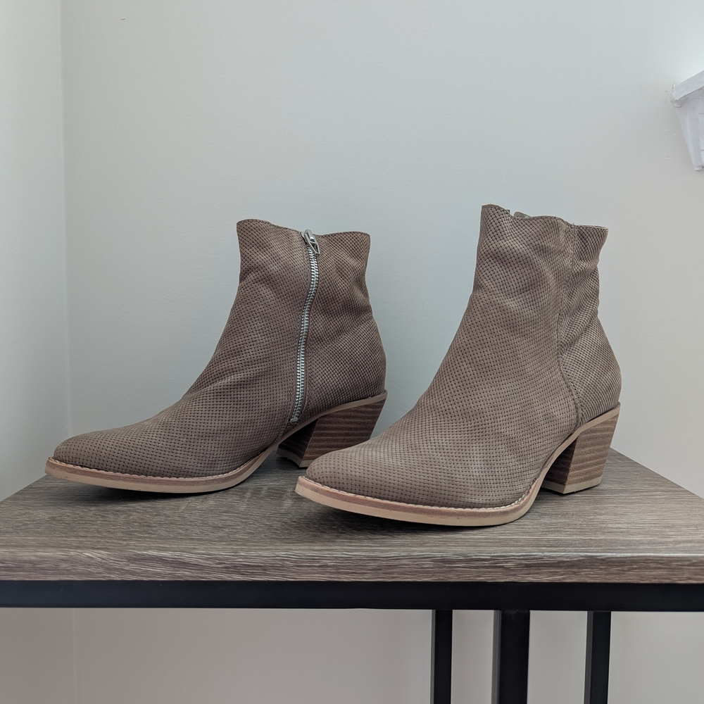 Women's Tan Ankle Boots